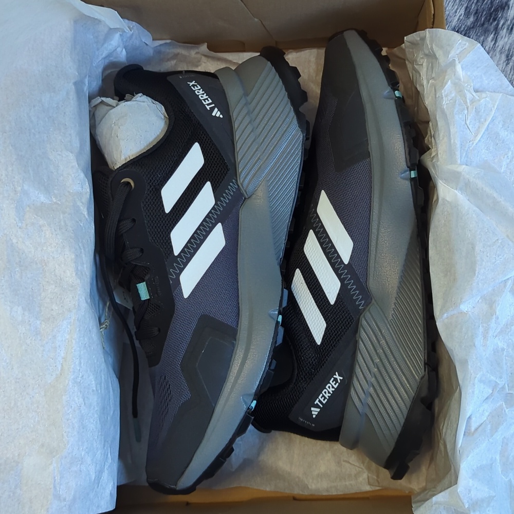 TERREX SOULSTRIDE W FY9256 TRAIL RUNNING ADIDAS WOMENS 8.5 NEW in box - Picture 2 of 2